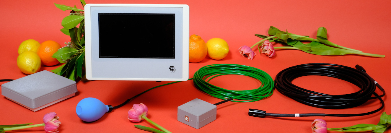 Fiber optic response devices and cables